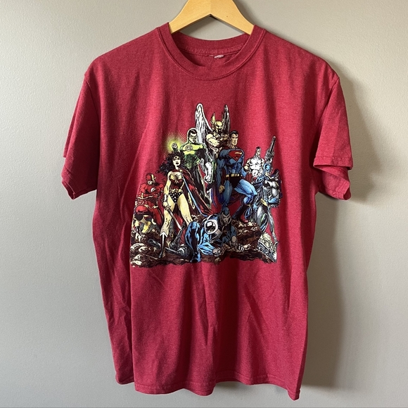 DC Justice League red tee shirt - Picture 2 of 8